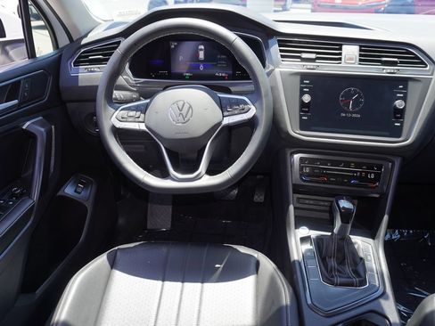 Used 2022 Volkswagen Tiguan SE FWD image 13