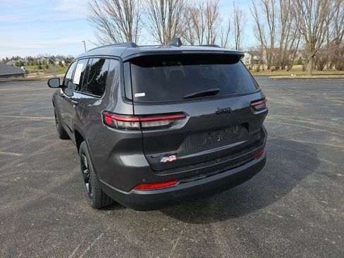 Used 2023 Jeep Grand Cherokee L Limited w/ Black Appearance Package image 3