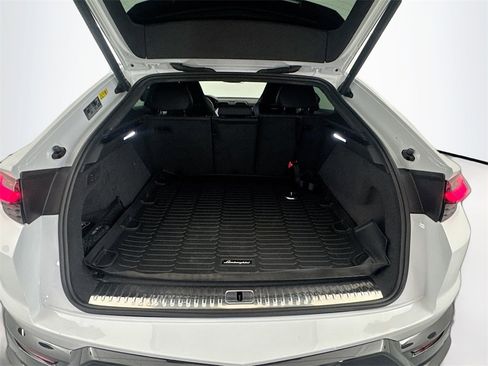 Used 2025 Lamborghini Urus SE image 27