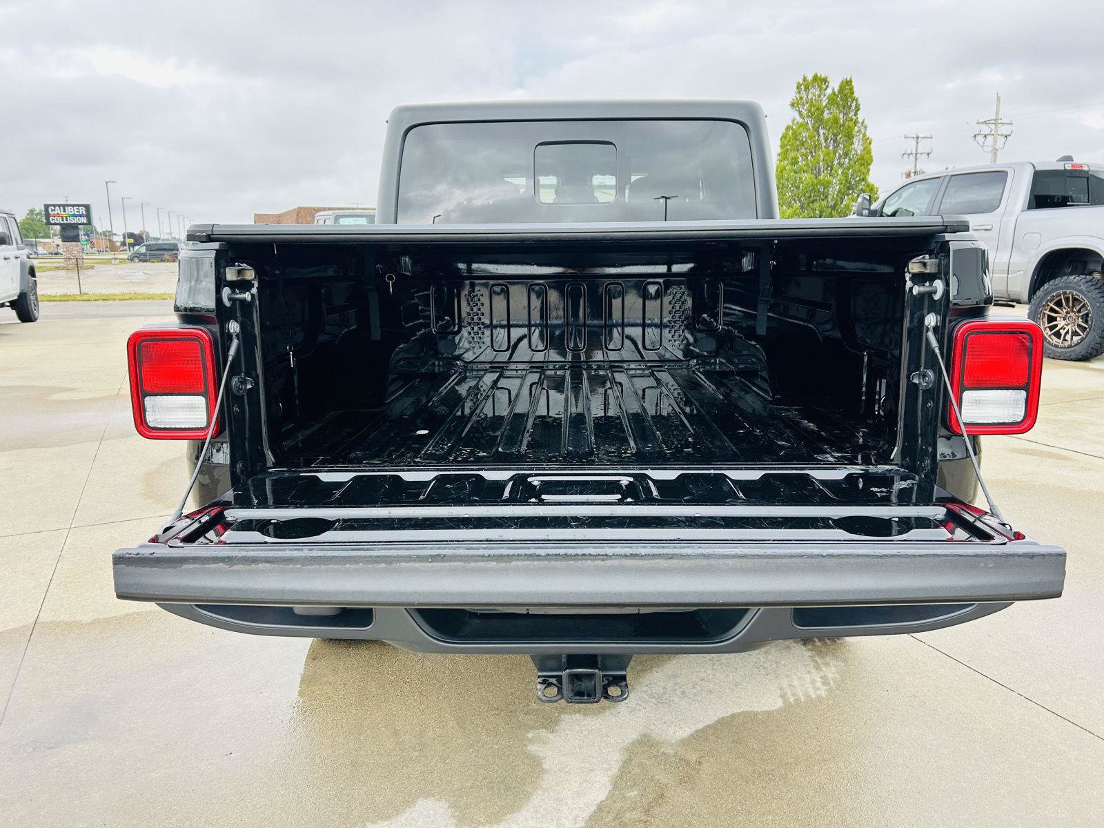 Used 2024 Jeep Gladiator Sport AWD/4WD image 26
