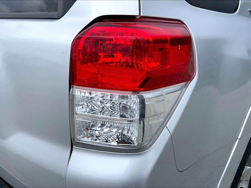 Used 2011 Toyota 4Runner SR5 AWD/4WD image 28