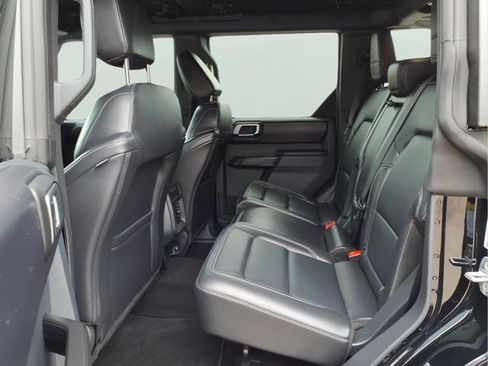 Used 2025 Ford Bronco Outer Banks AWD/4WD image 9