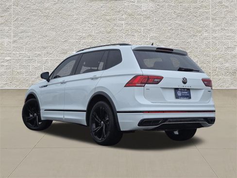 Certified 2023 Volkswagen Tiguan SE R-Line AWD/4WD image 5