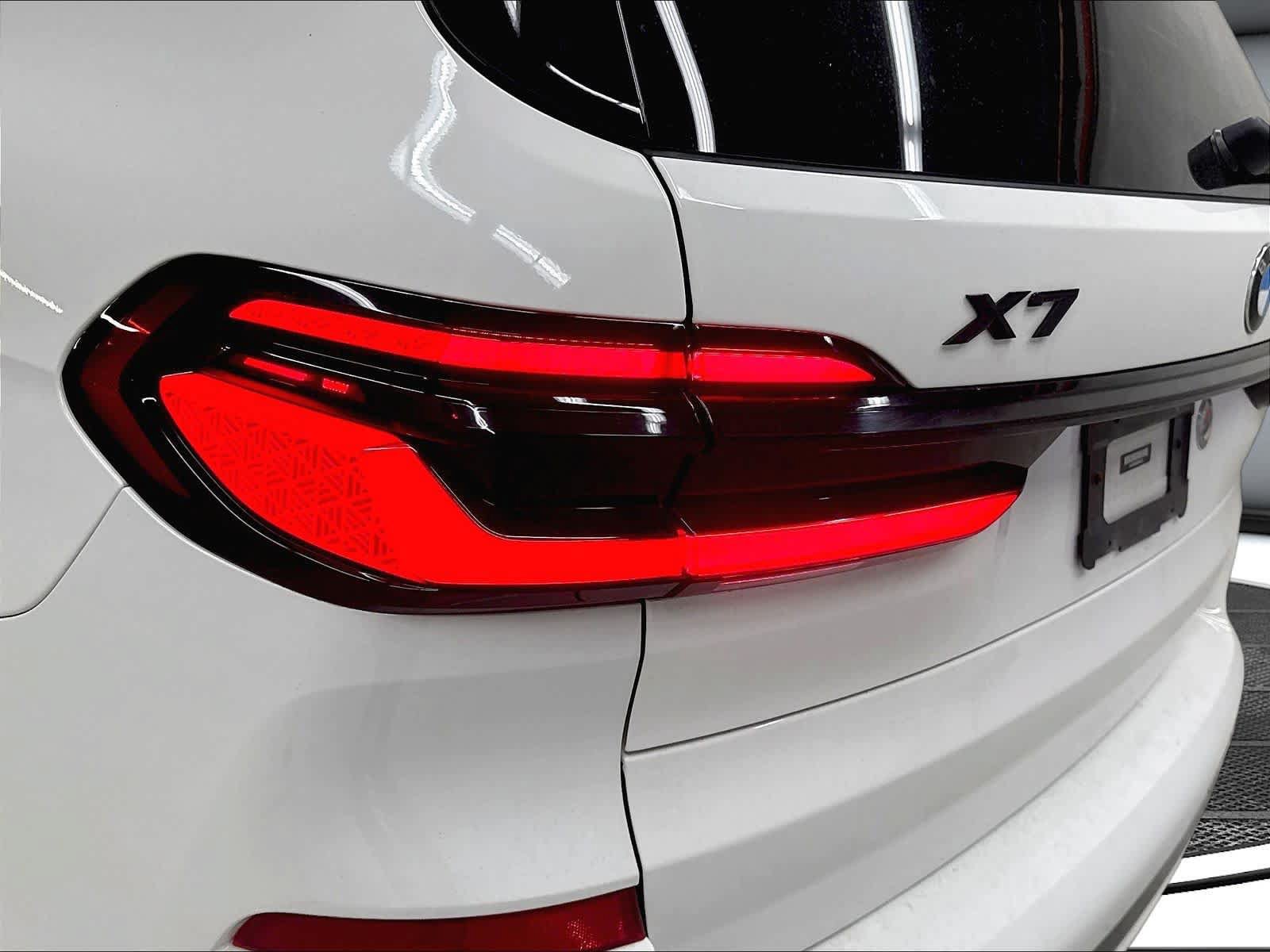 Used 2024 BMW X7 xDrive40i w/ M Sport Package AWD/4WD image 25