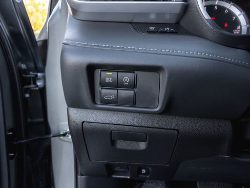 Certified 2025 Toyota Highlander XLE image 14