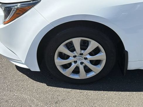 Used 2025 Toyota Corolla LE FWD image 8