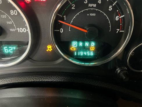 Used 2011 Jeep Wrangler Sahara image 12