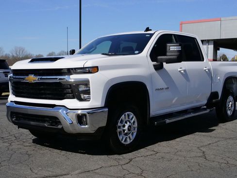Used 2025 Chevrolet Silverado 2500 LT w/ Convenience Package AWD/4WD image 6