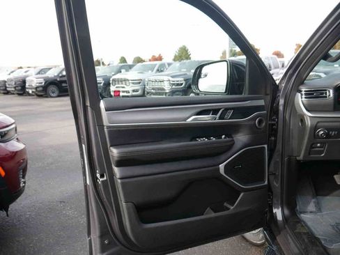 New 2025 Jeep Wagoneer 4WD image 26