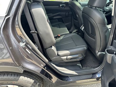 Certified 2025 Kia Sorento S w/ Panoramic Sunroof Package FWD image 15