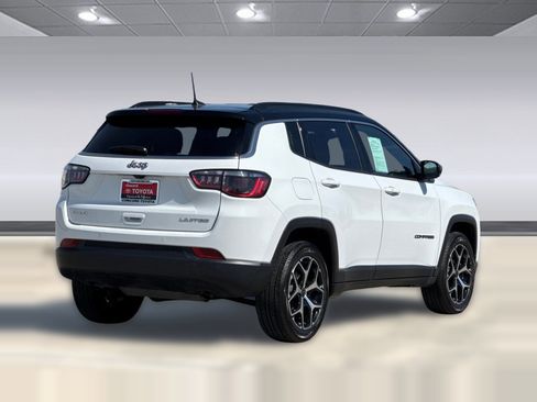 Used 2025 Jeep Compass Limited AWD/4WD image 3