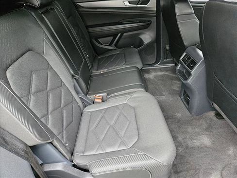 Used 2024 Volkswagen Atlas Cross Sport SE image 17