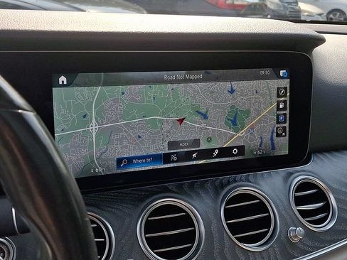 Used 2022 Mercedes-Benz E 350 Sedan w/ Driver Assistance Package image 17
