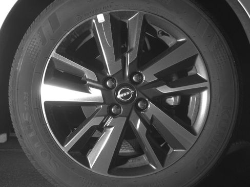 Used 2025 Nissan Versa SV FWD image 13