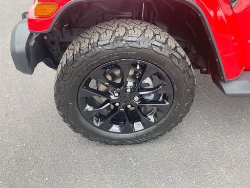 Used 2021 Jeep Wrangler Unlimited Sahara w/ Cold Weather Group AWD/4WD image 10
