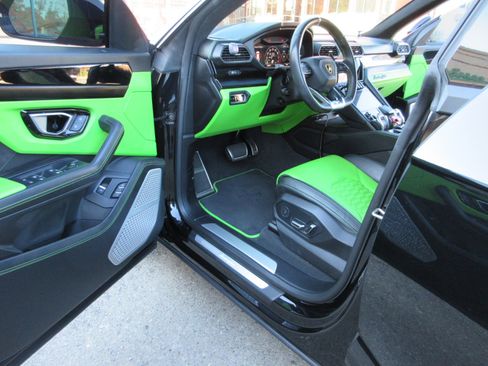 Used 2022 Lamborghini Urus image 10