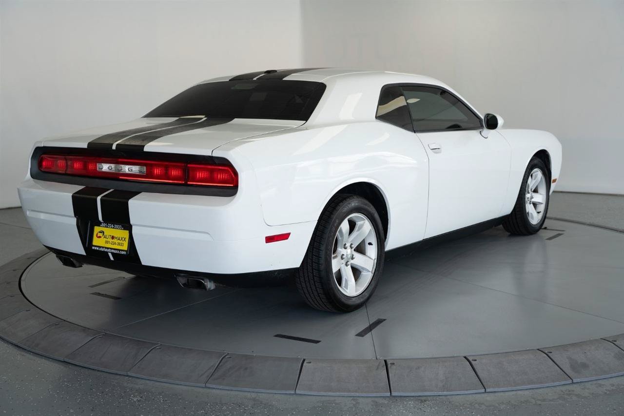 Used 2014 Dodge Challenger SXT RWD image 8