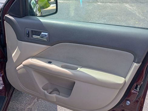 Used 2011 Ford Fusion SE FWD image 21