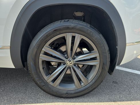 Used 2022 Volkswagen Atlas Cross Sport SEL R-Line AWD/4WD image 33