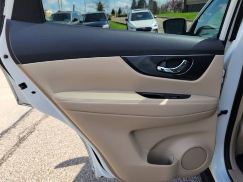 Used 2015 Nissan Rogue SL w/ SL Premium Package image 45