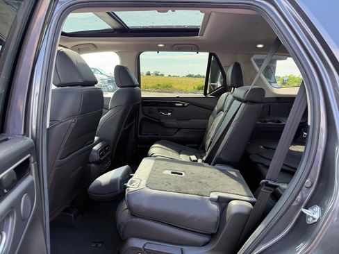 Used 2025 Honda Pilot Touring image 7