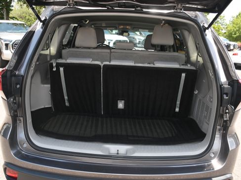 Used 2019 Toyota Highlander LE FWD image 16