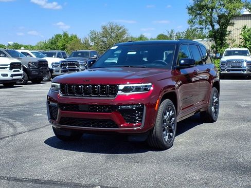 New 2026 Jeep Grand Cherokee Summit AWD/4WD image 2