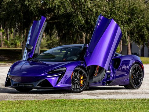 Used 2024 McLaren Artura TechLux image 2