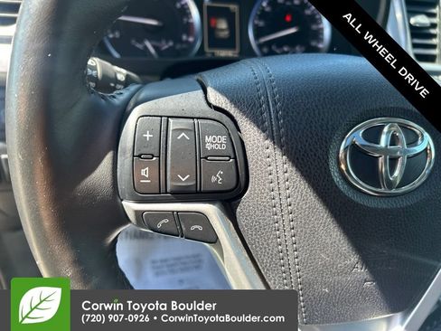 Used 2017 Toyota Highlander XLE w/ Carpet Mat Package AWD/4WD image 25