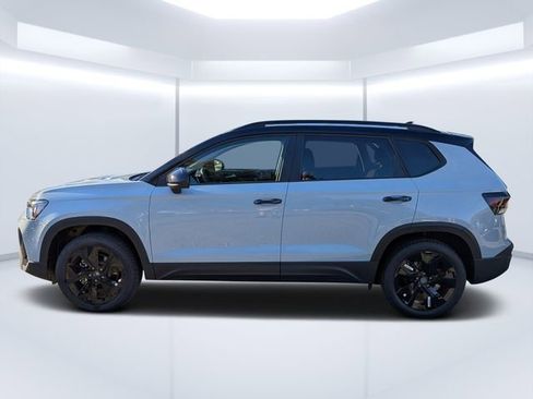 New 2026 Volkswagen Taos SE FWD image 6