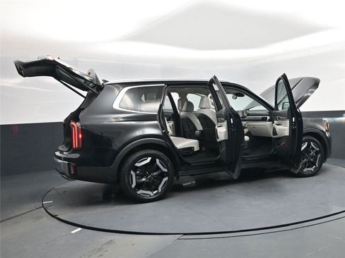 Used 2024 Kia Telluride EX image 4