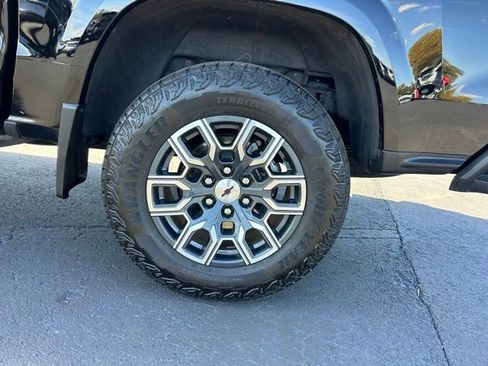 Used 2025 Chevrolet Colorado Z71 AWD/4WD image 10