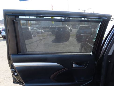 Used 2018 Toyota Highlander XLE image 37