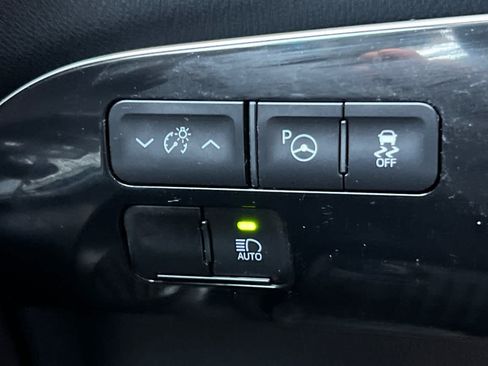 Certified 2021 Toyota Prius XLE AWD/4WD image 29