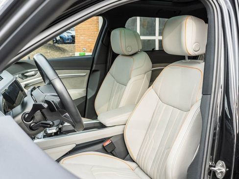 Used 2024 Audi Q8 e-tron Prestige image 7