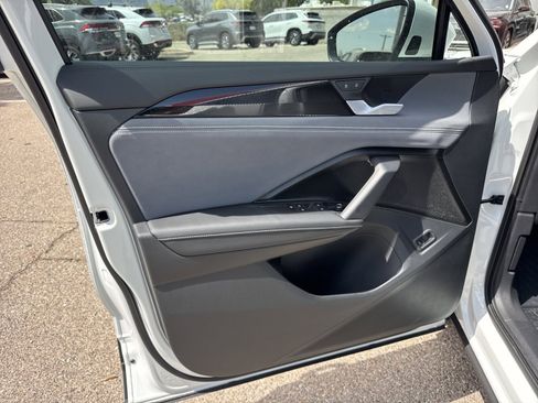 New 2026 Volkswagen Tiguan SE FWD image 12