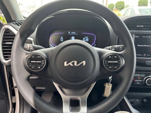 Used 2025 Kia Soul LX w/ LX Technology Package FWD image 25
