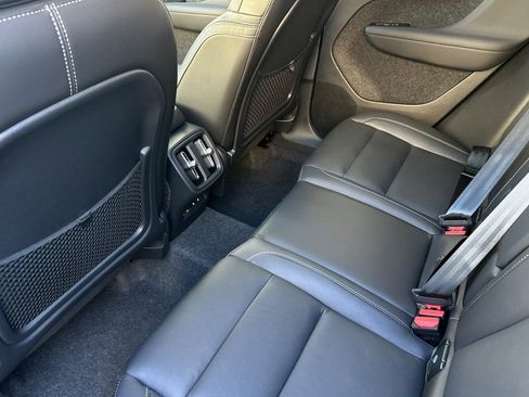 Used 2025 Volvo XC40 B5 Core AWD/4WD image 5