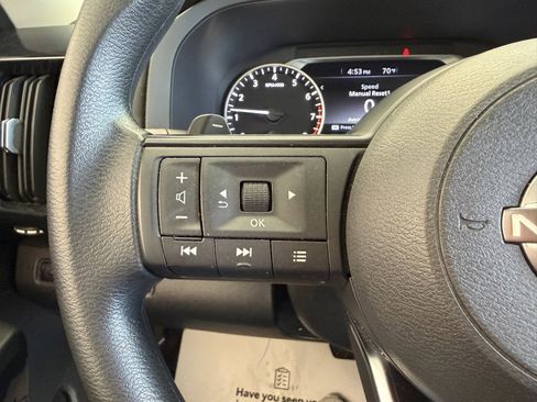 Used 2024 Nissan Pathfinder S image 16