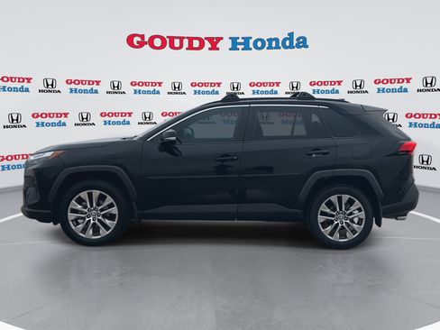 Used 2022 Toyota RAV4 XLE Premium FWD image 5