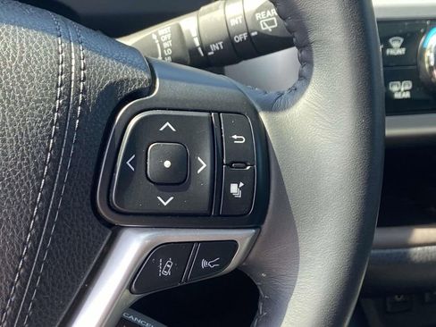 Used 2018 Toyota Highlander Limited FWD image 24