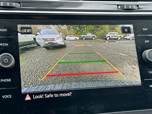 Used 2022 Volkswagen Tiguan SEL R-Line image 17