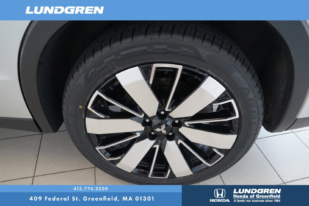 Used 2025 Mitsubishi Outlander AWD image 30