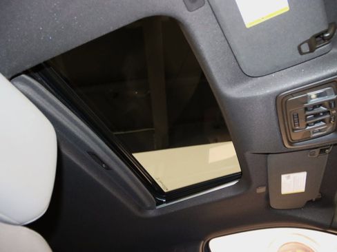 Used 2022 GMC Sierra 1500 SLT w/ SLT Convenience Package image 64