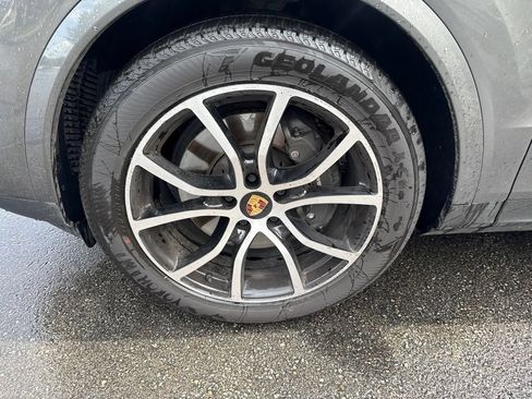 Used 2024 Porsche Cayenne Coupe AWD/4WD image 12
