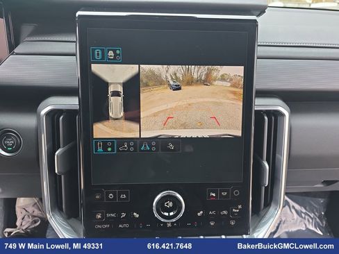 Used 2025 GMC Acadia Elevation image 25