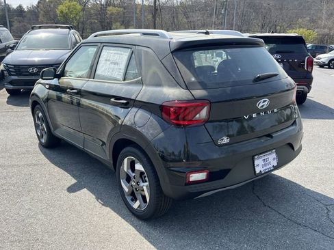 New 2026 Hyundai Venue SEL FWD image 5
