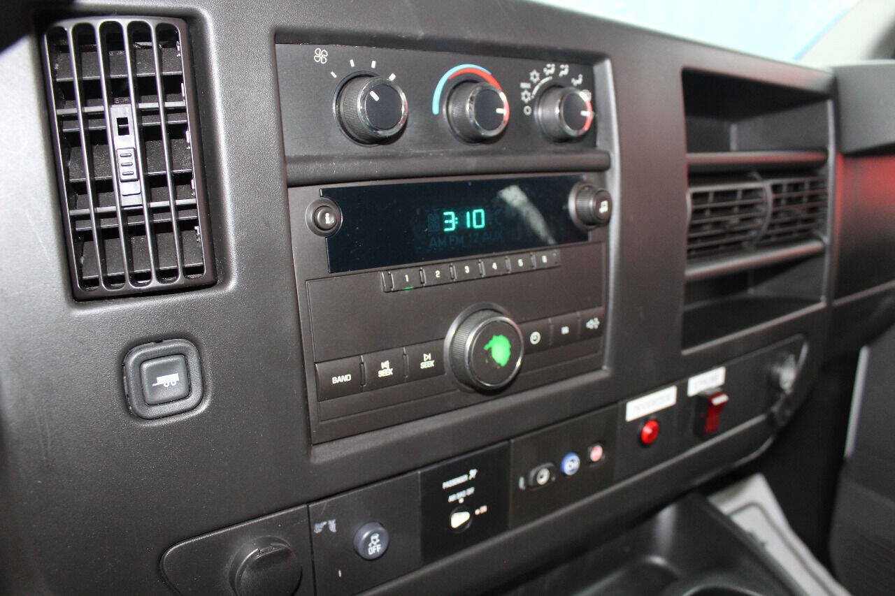 Used 2014 Chevrolet Express 2500 RWD image 10