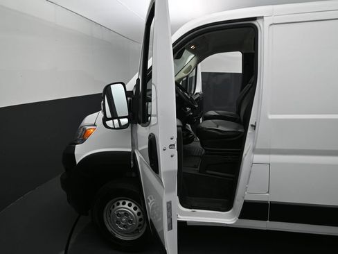 Used 2025 RAM ProMaster 2500 w/ Convenience Group FWD image 15
