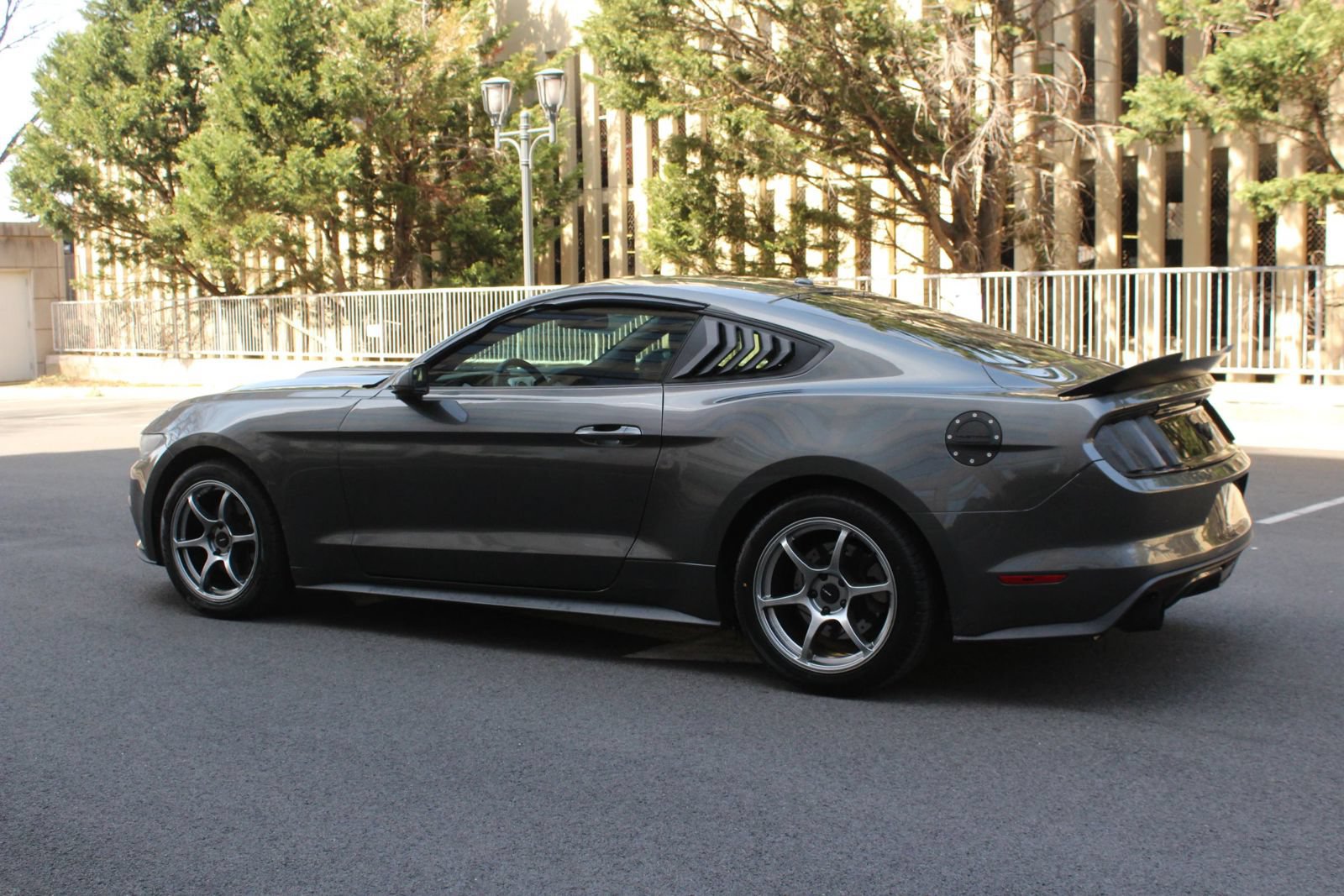 Used 2016 Ford Mustang Premium RWD image 9